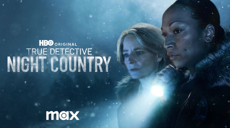 Imagem promocional da 4ª temporada de True Detective com as atrizes Jodie Foster e parceira no Alasca enfrentando desafios extremos. Saúde Metal